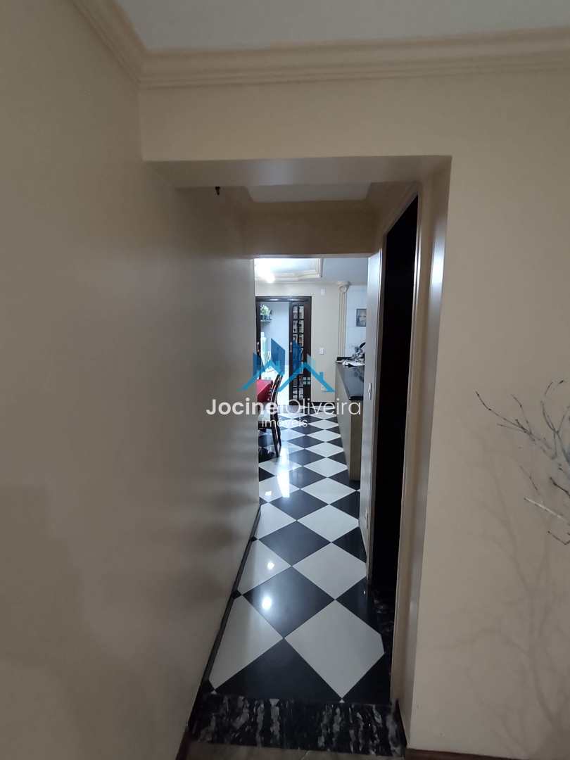 Sobrado à venda com 5 quartos, 290m² - Foto 13