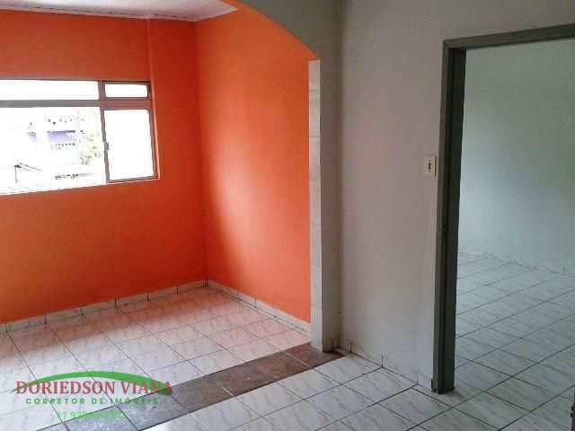 Casa à venda com 2 quartos, 170m² - Foto 2