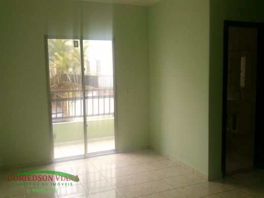 Apartamento à venda com 2 quartos, 70m² - Foto 4