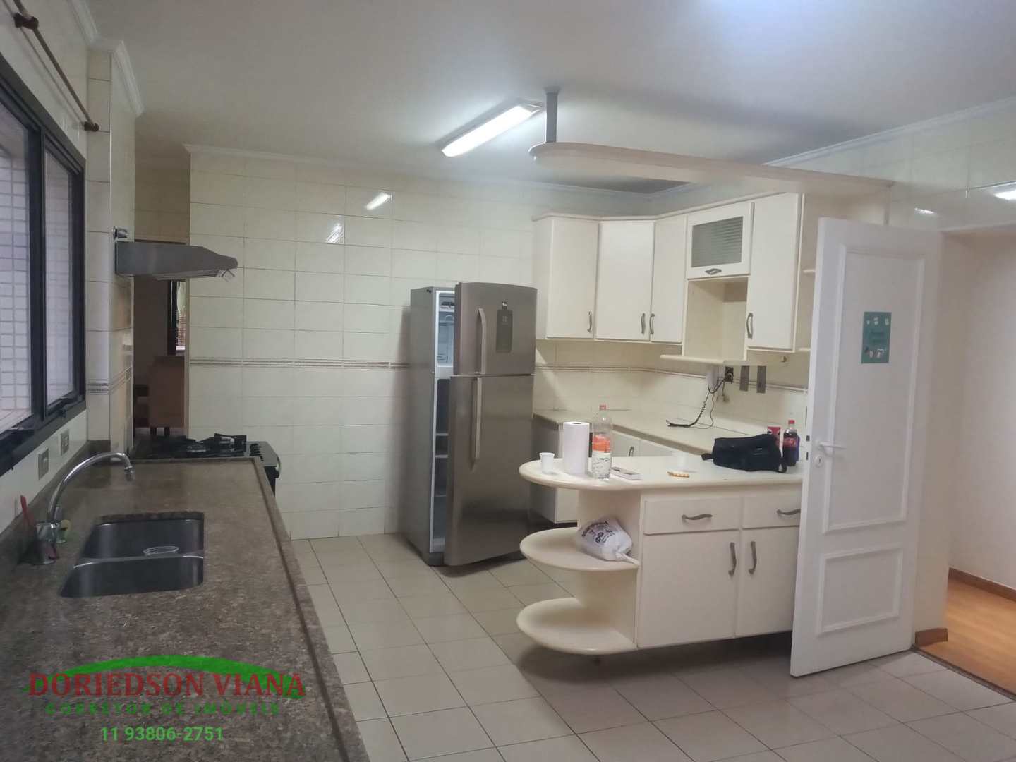 Apartamento à venda com 3 quartos, 200m² - Foto 2