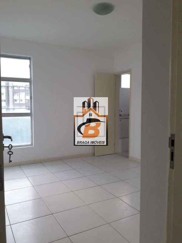 Apartamento à venda com 2 quartos, 70m² - Foto 2