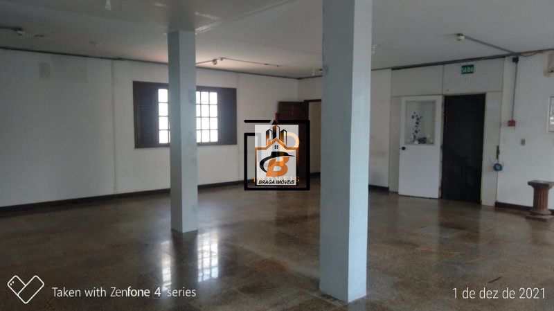 Casa para alugar com 5 quartos, 300m² - Foto 19