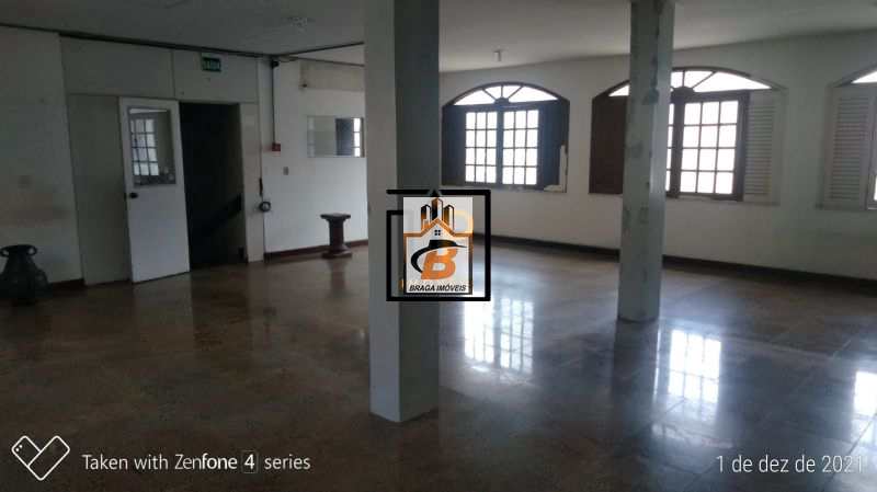 Casa para alugar com 5 quartos, 300m² - Foto 20