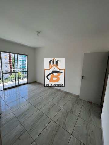 Apartamento à venda com 2 quartos, 70m² - Foto 3