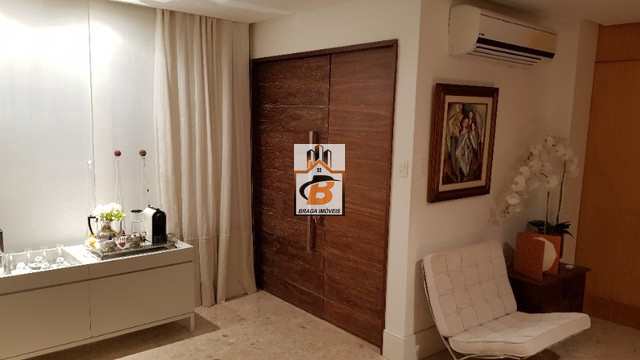 Apartamento à venda com 4 quartos, 240m² - Foto 1