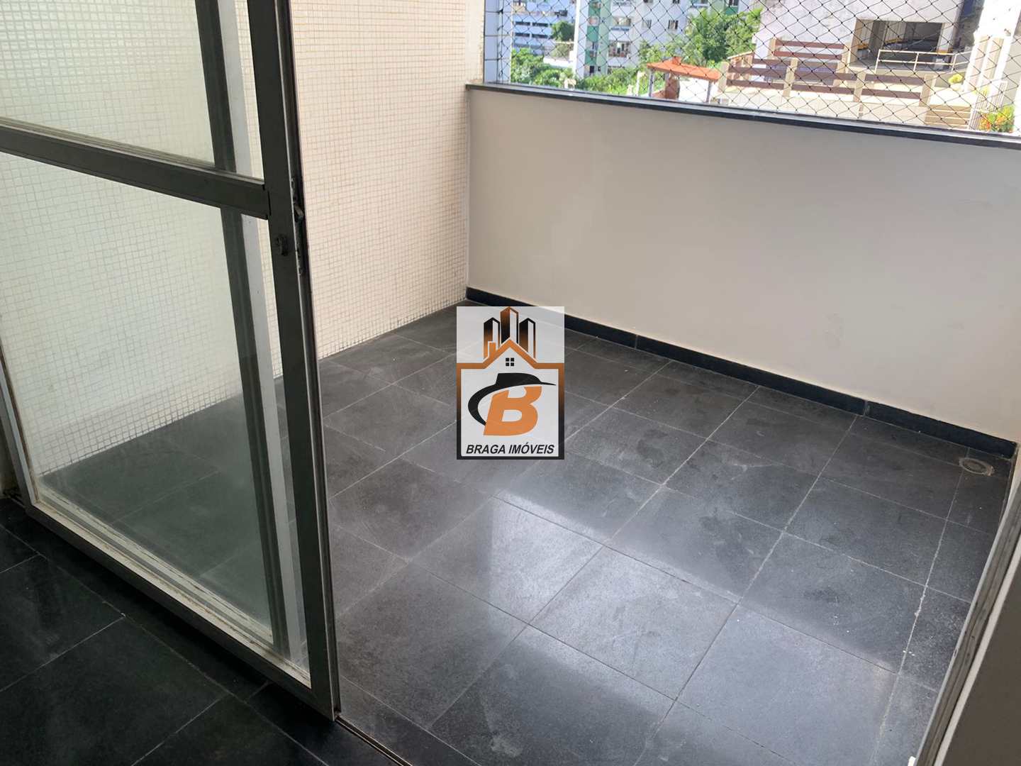 Apartamento à venda com 3 quartos, 140m² - Foto 2