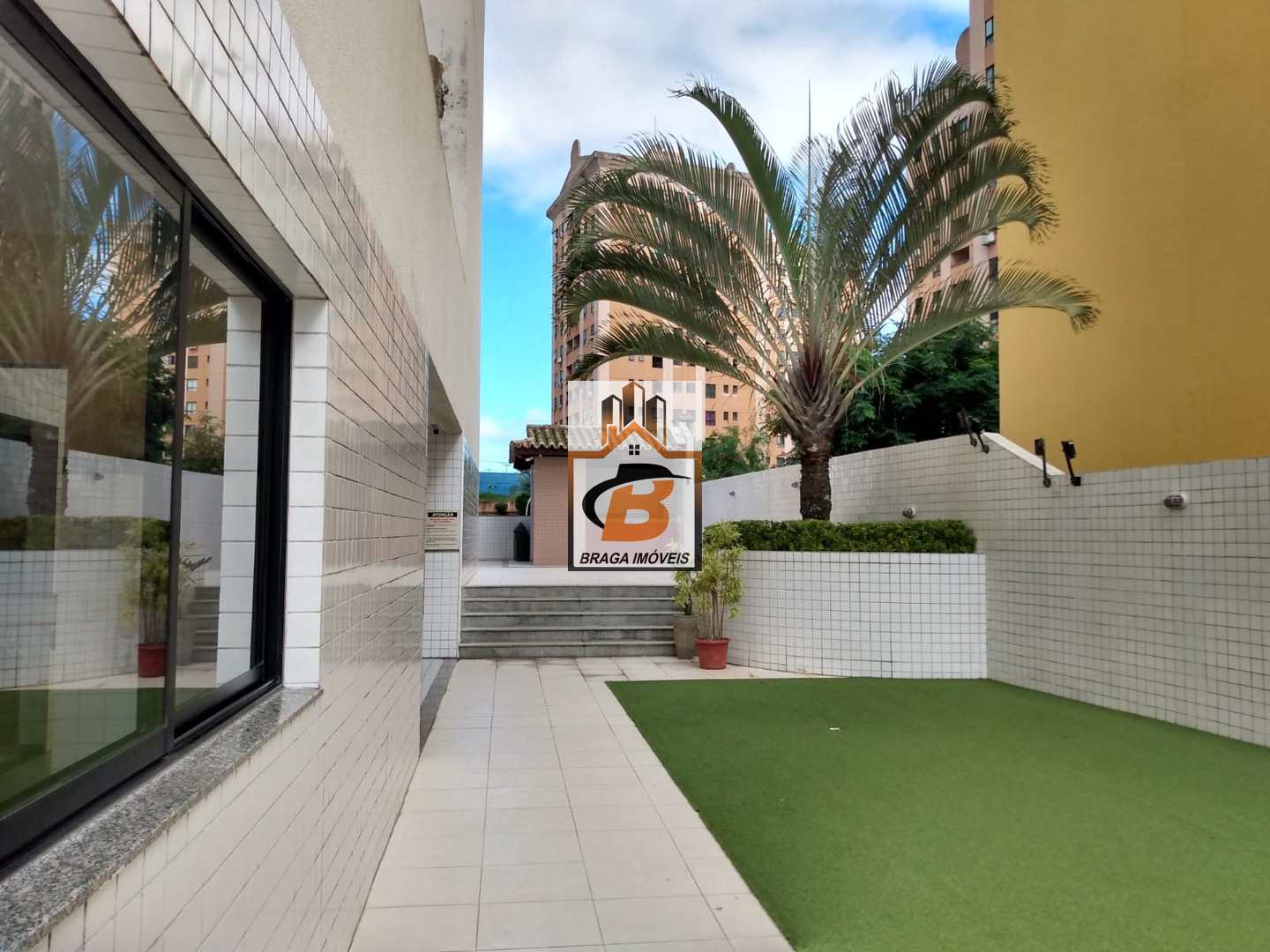 Apartamento à venda com 2 quartos, 70m² - Foto 4