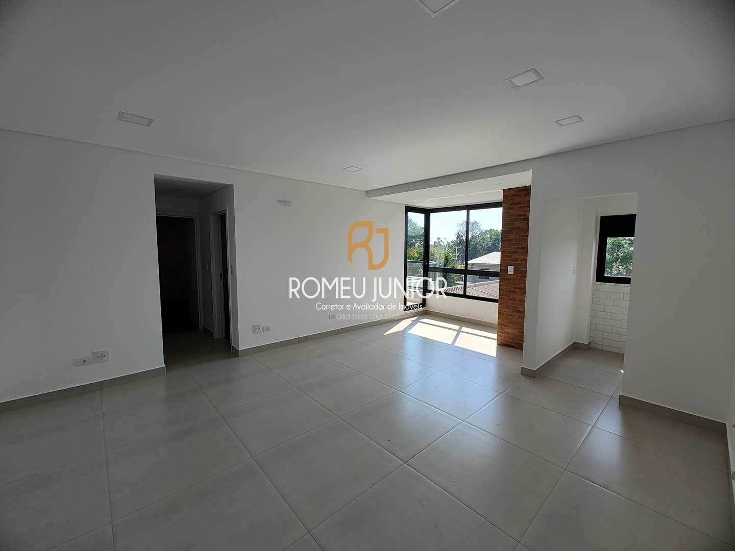 Apartamento à venda com 2 quartos, 73m² - Foto 1