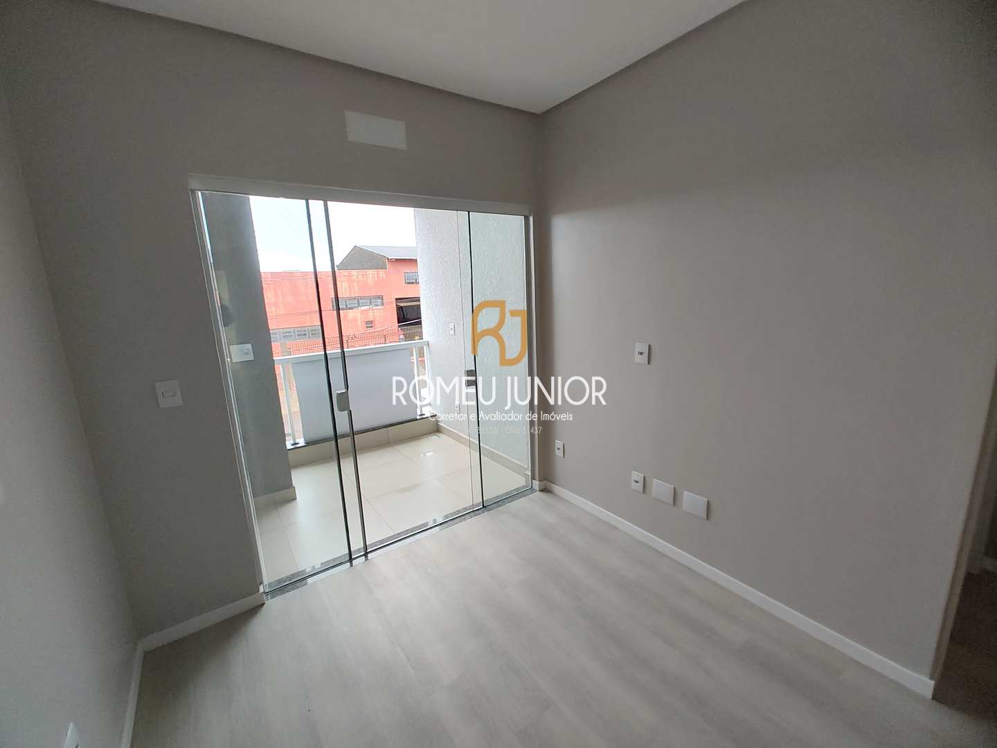 Apartamento à venda com 2 quartos, 61m² - Foto 2