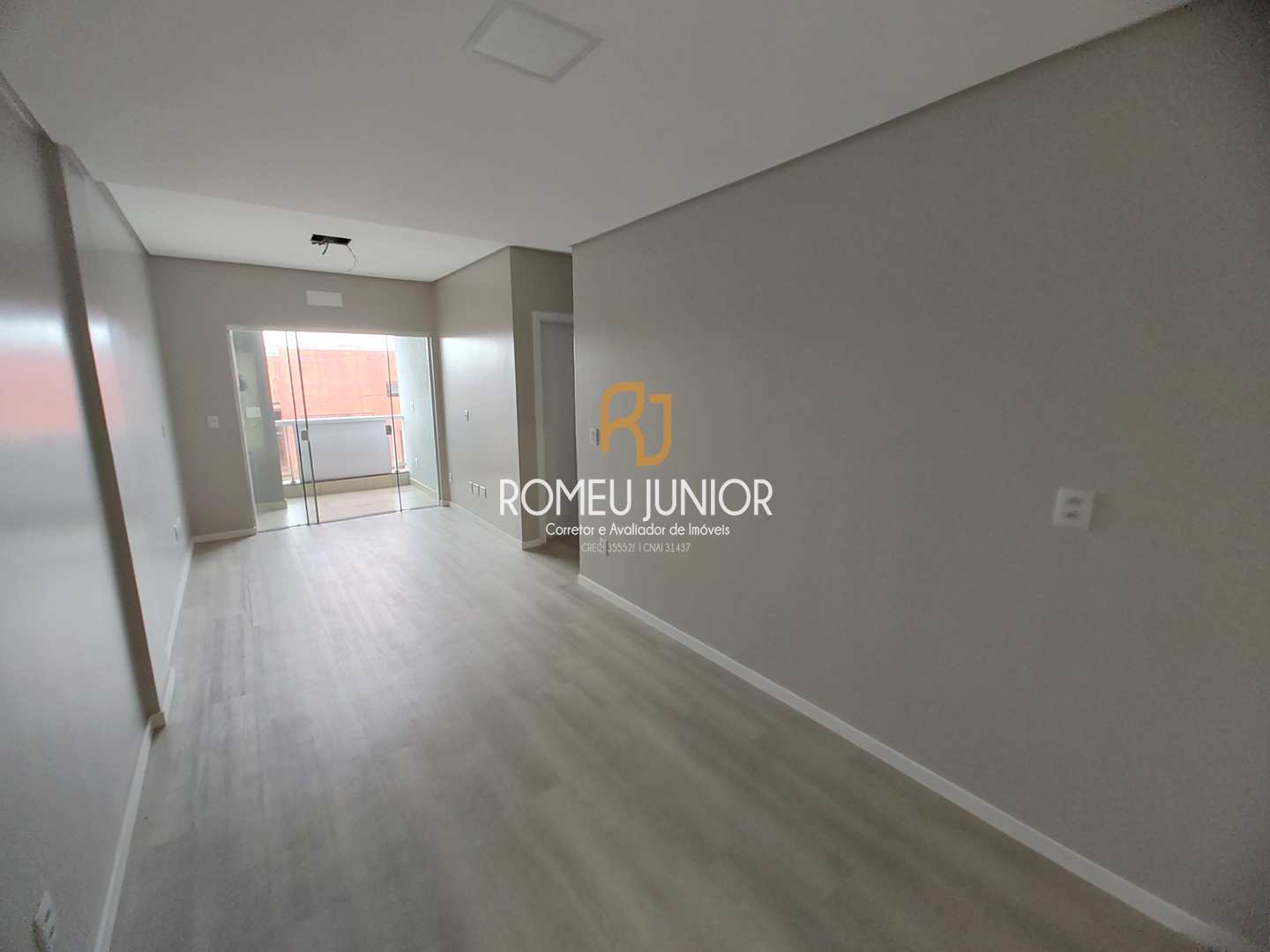 Apartamento à venda com 2 quartos, 61m² - Foto 1