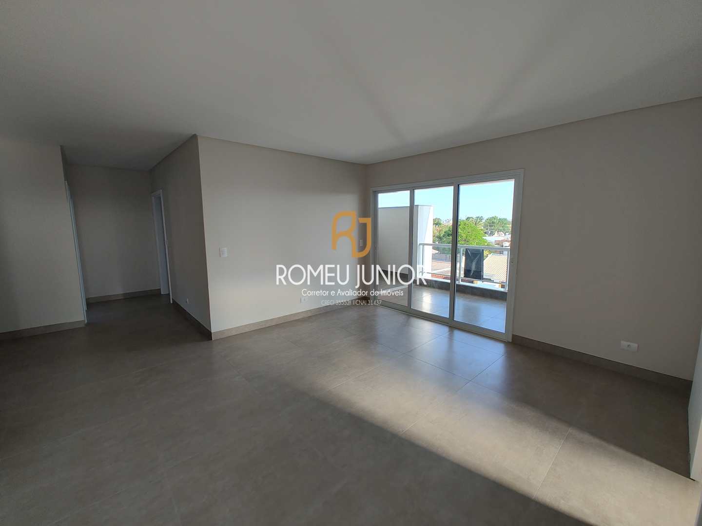 Apartamento à venda com 2 quartos, 64m² - Foto 1