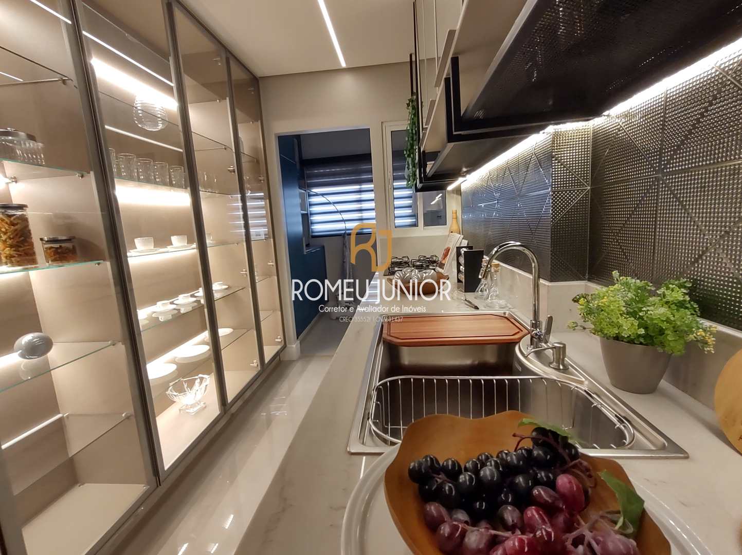 Apartamento à venda com 3 quartos, 111m² - Foto 4