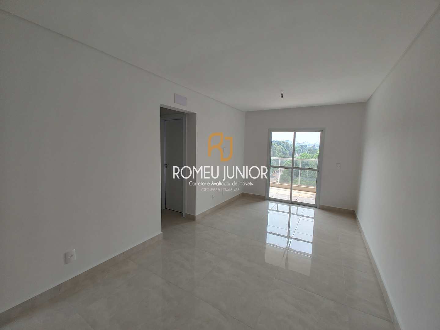 Apartamento à venda com 3 quartos, 93m² - Foto 3