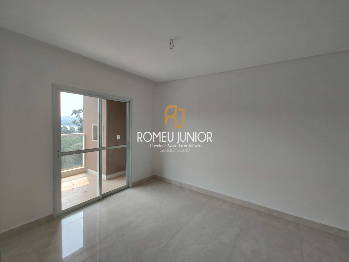 Apartamento à venda com 3 quartos, 93m² - Foto 2