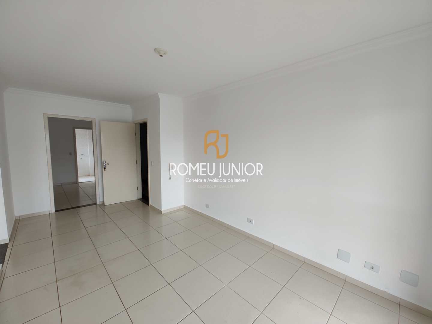 Apartamento à venda com 2 quartos, 62m² - Foto 2