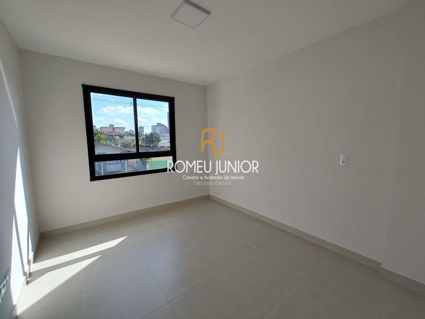 Apartamento à venda com 2 quartos, 73m² - Foto 3