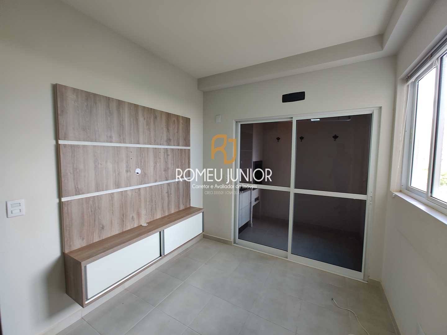 Apartamento à venda com 2 quartos, 68m² - Foto 2