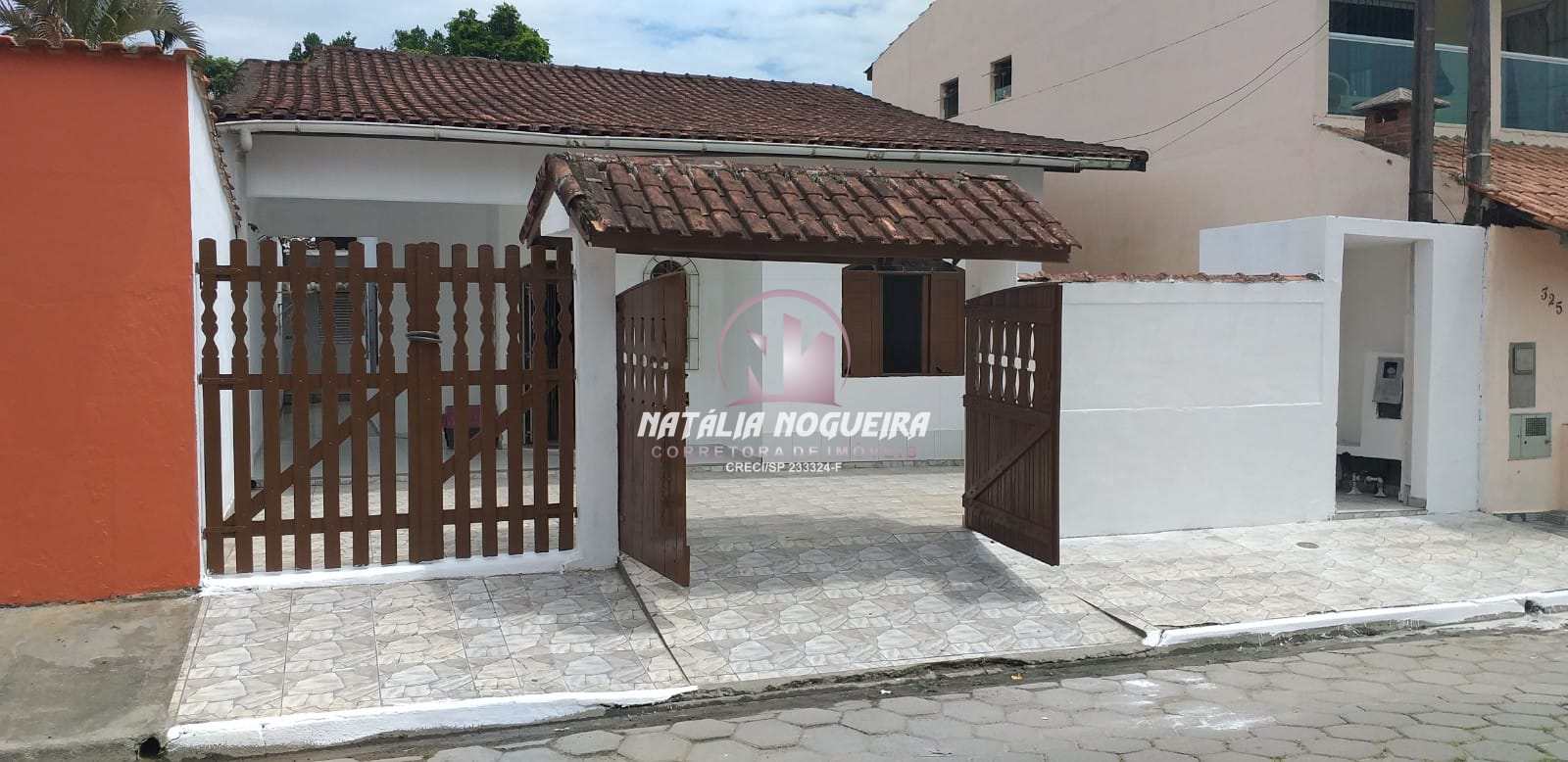 Casa à venda com 3 quartos, 250m² - Foto 1