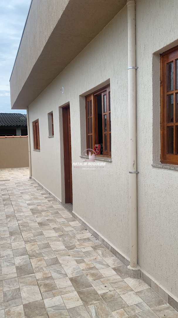 Casa à venda com 2 quartos, 126m² - Foto 2