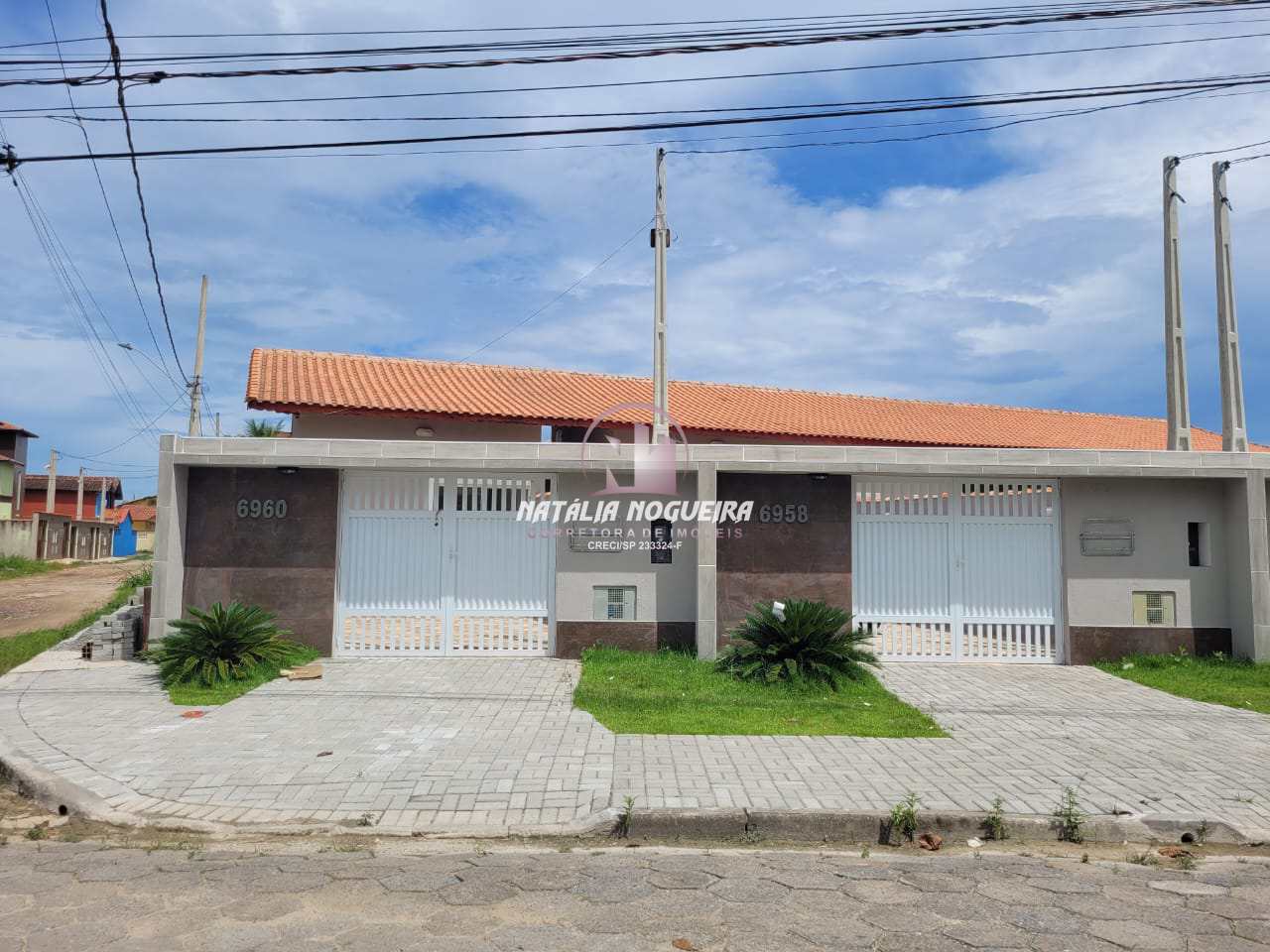 Casa no Jd Sta Terezinha Itanhaém R$384 mil Cod652