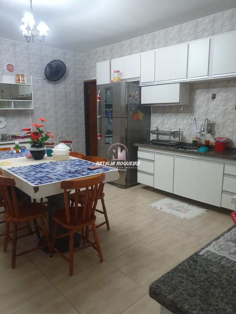 Casa à venda com 3 quartos, 325m² - Foto 22