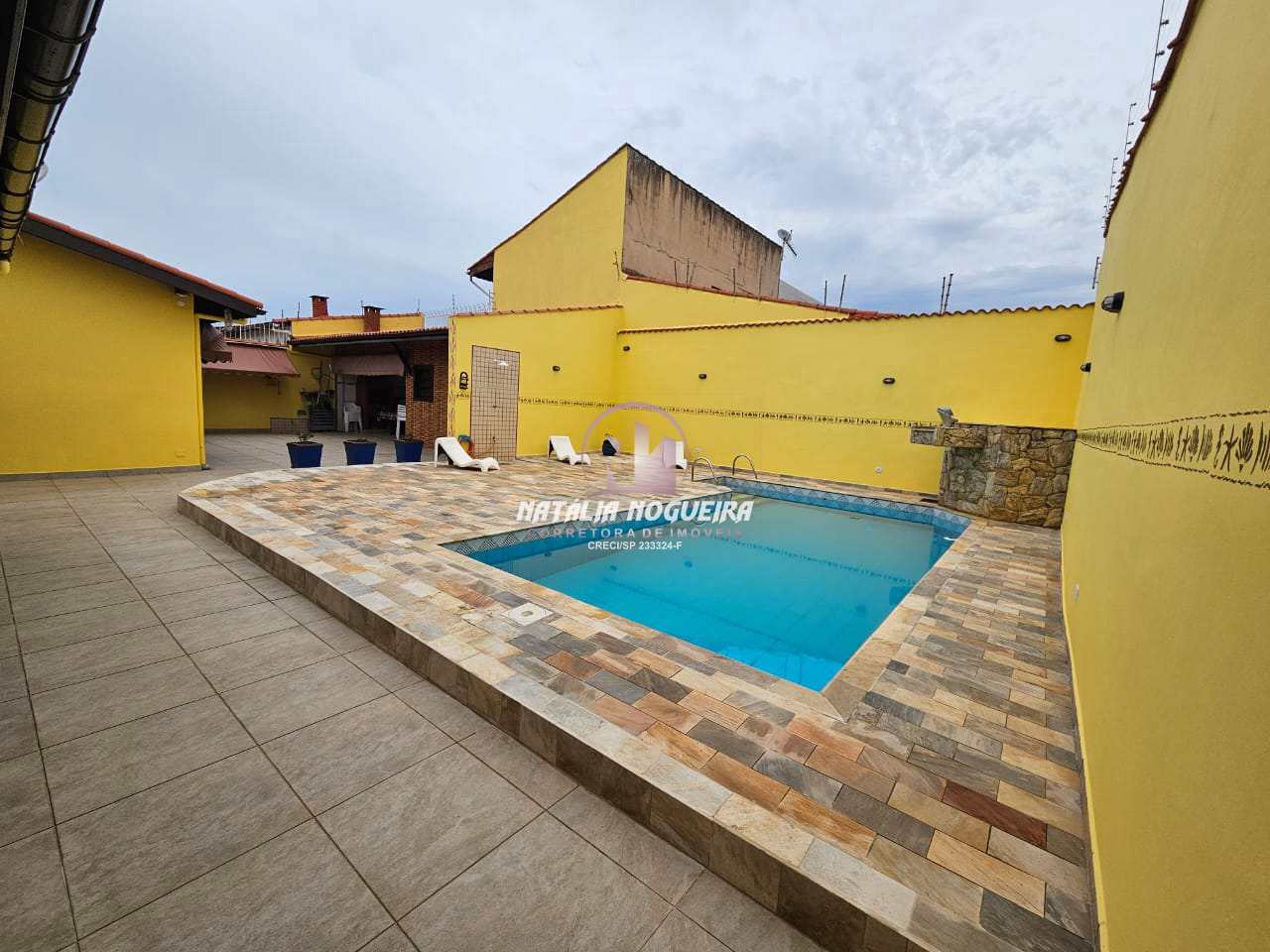 Casa à venda com 5 quartos, 600m² - Foto 1