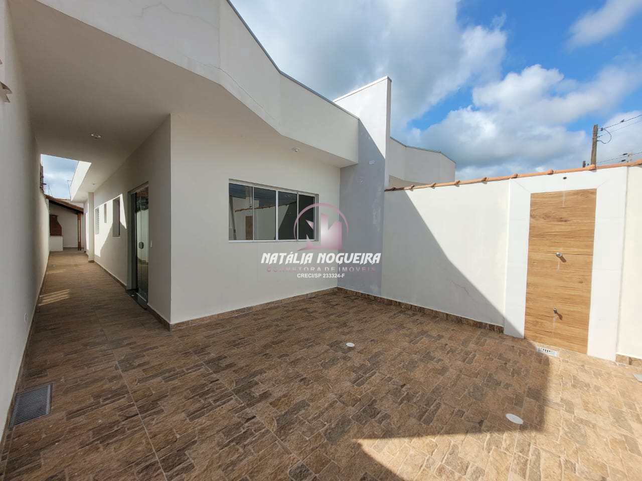 Casa à venda com 2 quartos, 125m² - Foto 1