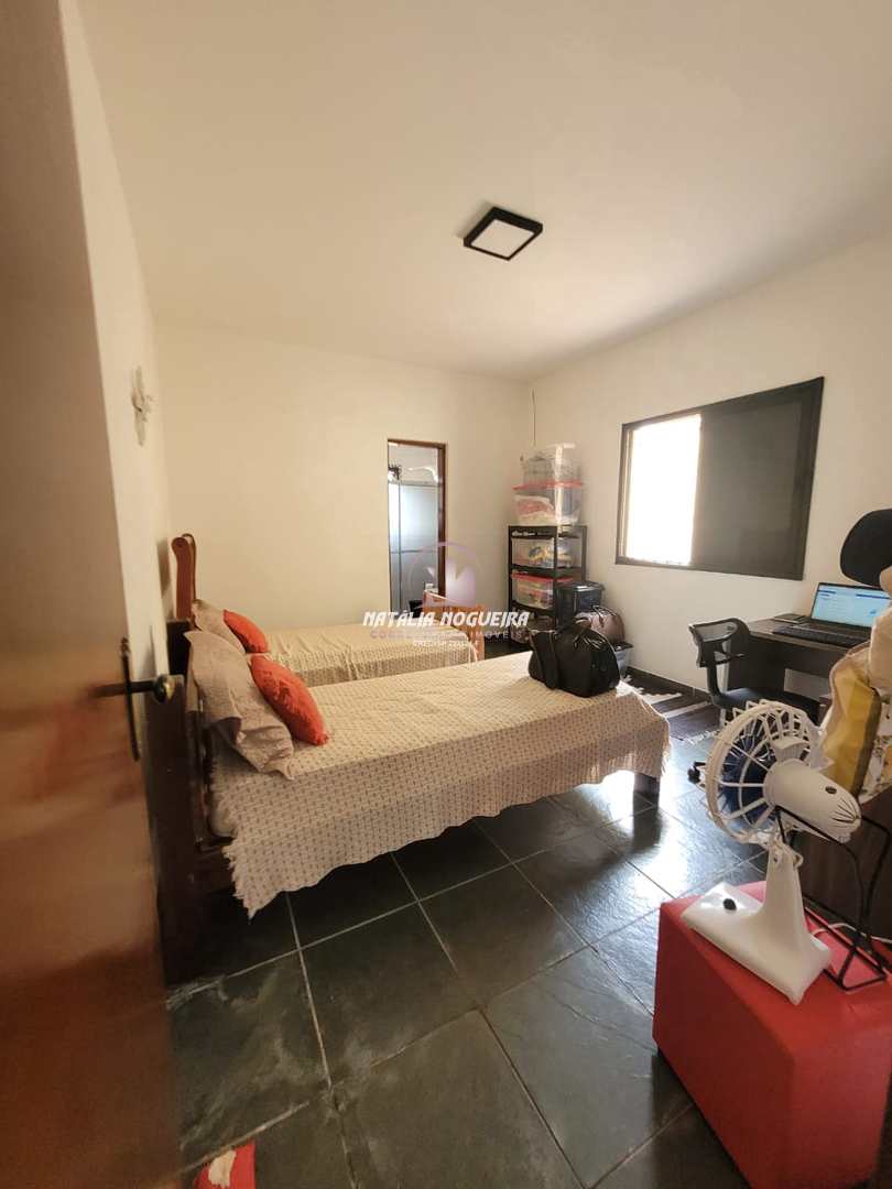 Casa à venda com 4 quartos, 420m² - Foto 17