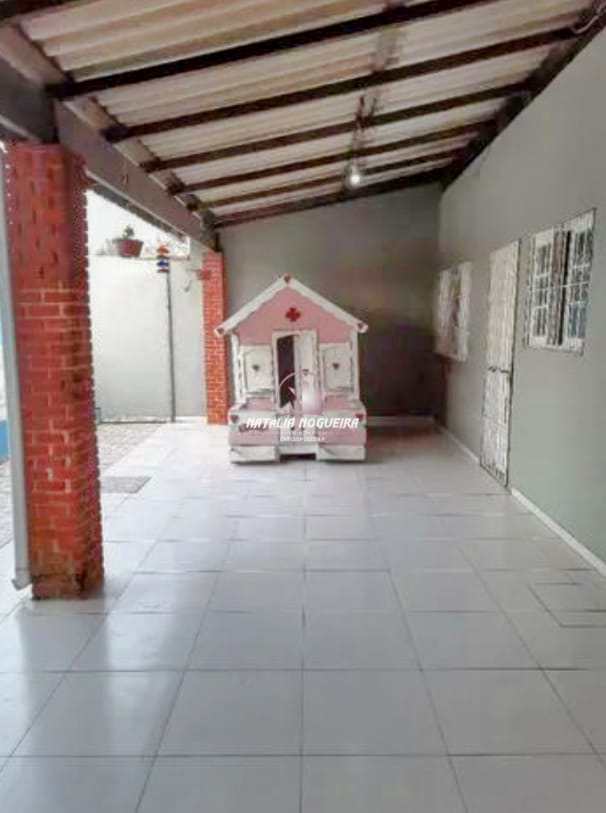 Casa à venda com 2 quartos, 330m² - Foto 11