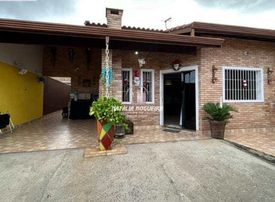 Casa à venda com 3 quartos, 250m² - Foto 1