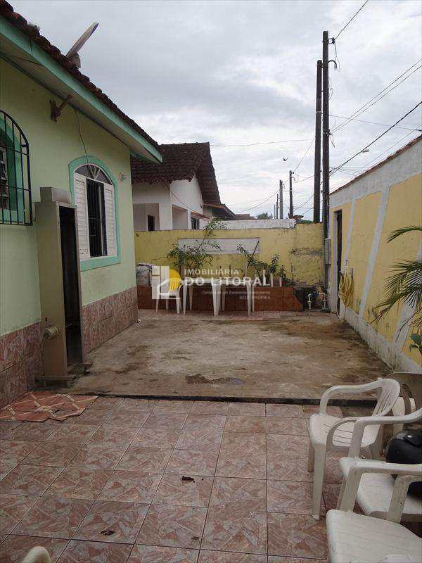 Casa com 3 dorms, Vila Vera Cruz, Mongaguá - R$ 220.000,00 