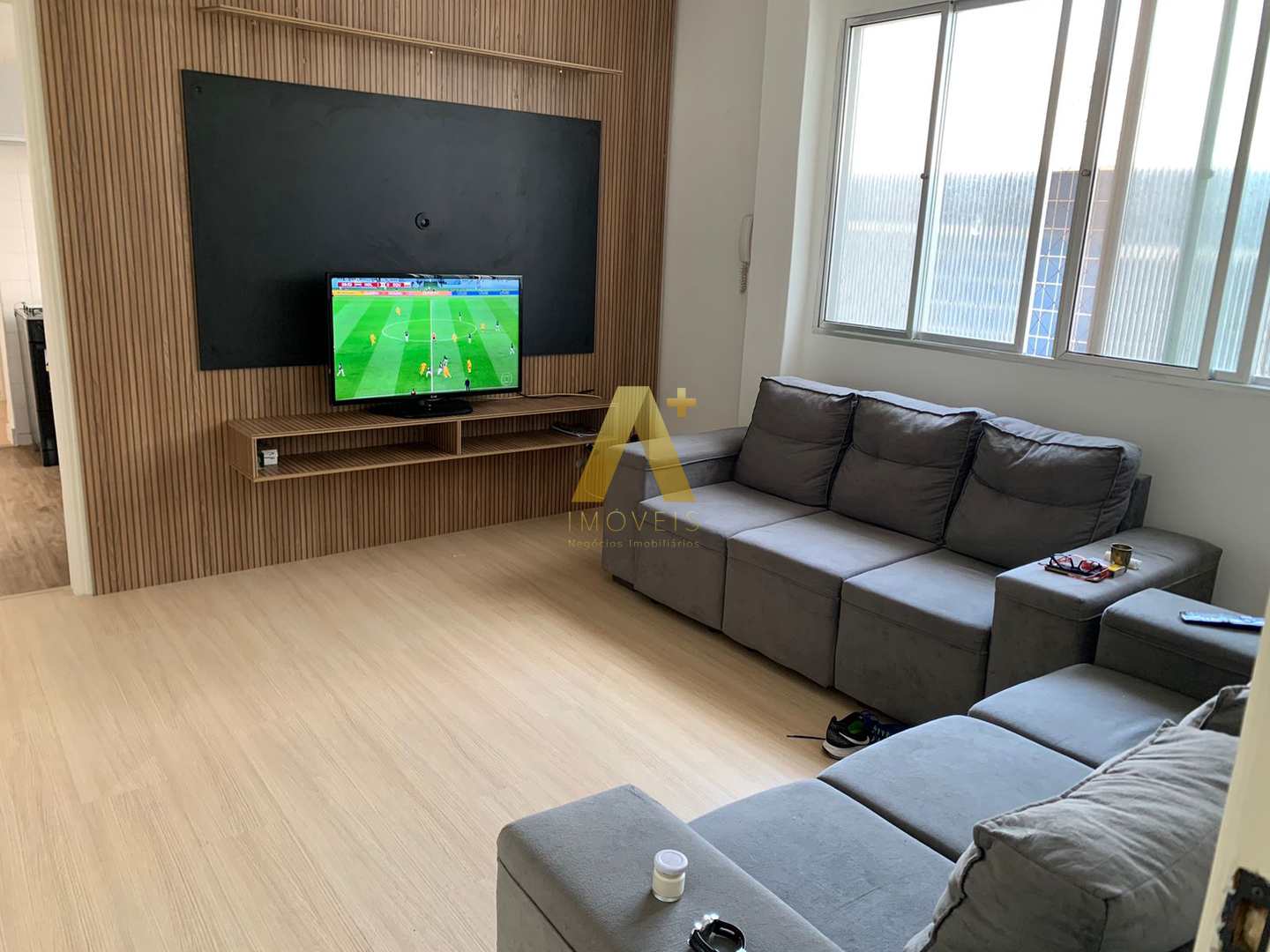 Apartamento à venda com 2 quartos, 65m² - Foto 1