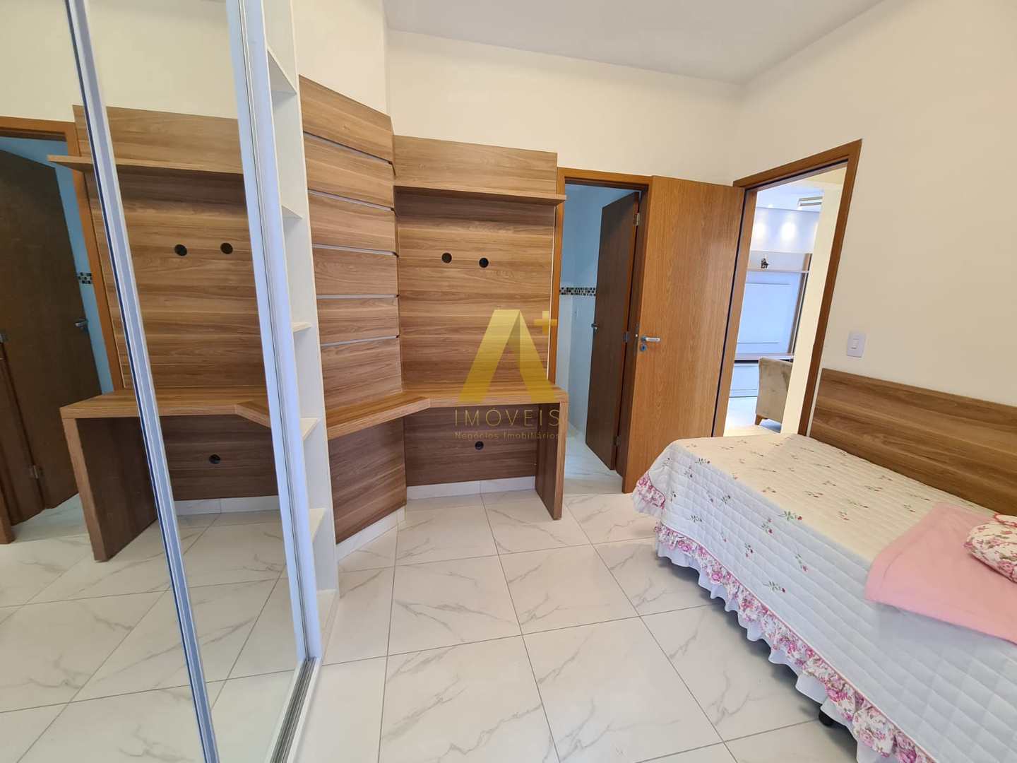 Apartamento à venda com 2 quartos, 67m² - Foto 2