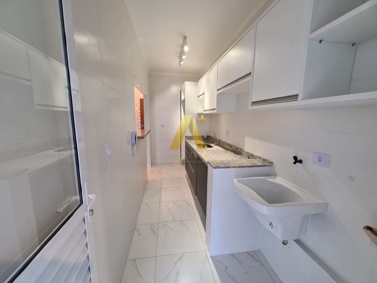 Apartamento à venda com 2 quartos, 67m² - Foto 4