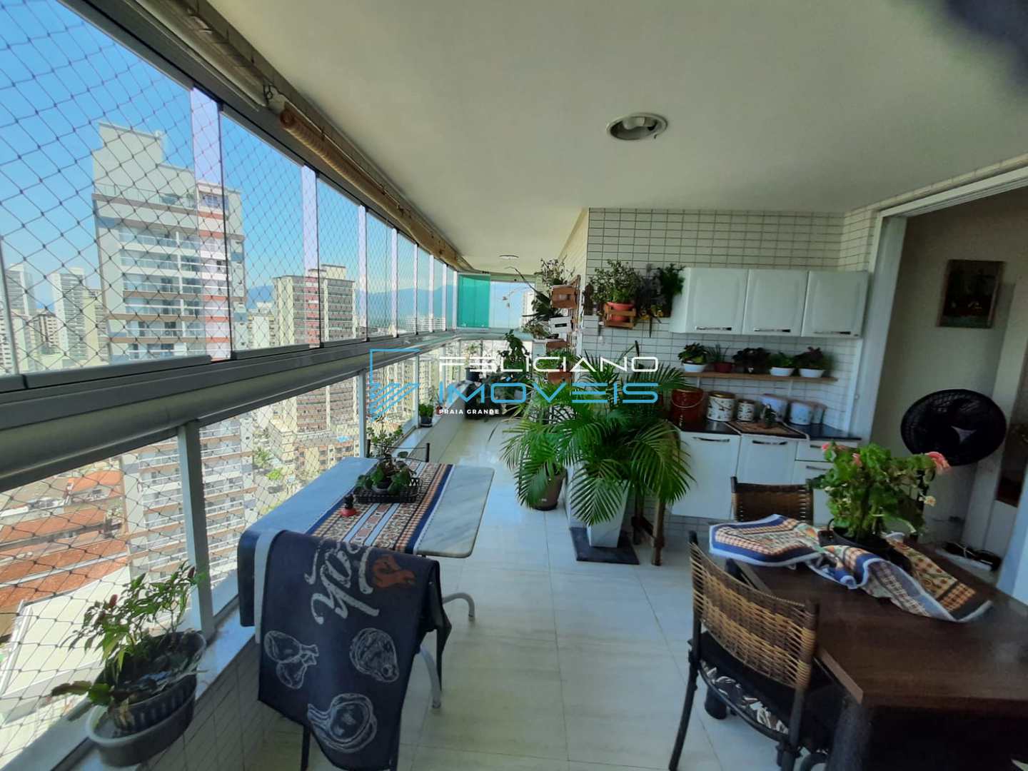 Apartamento à venda com 3 quartos, 136m² - Foto 1