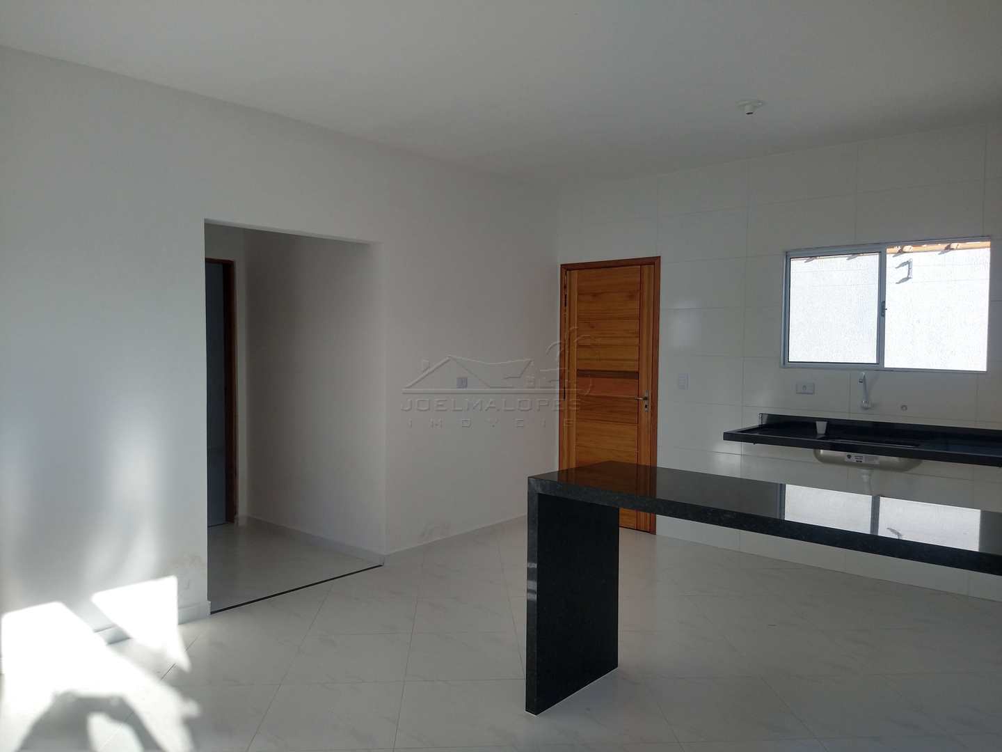 Casa à venda com 2 quartos, 70m² - Foto 4