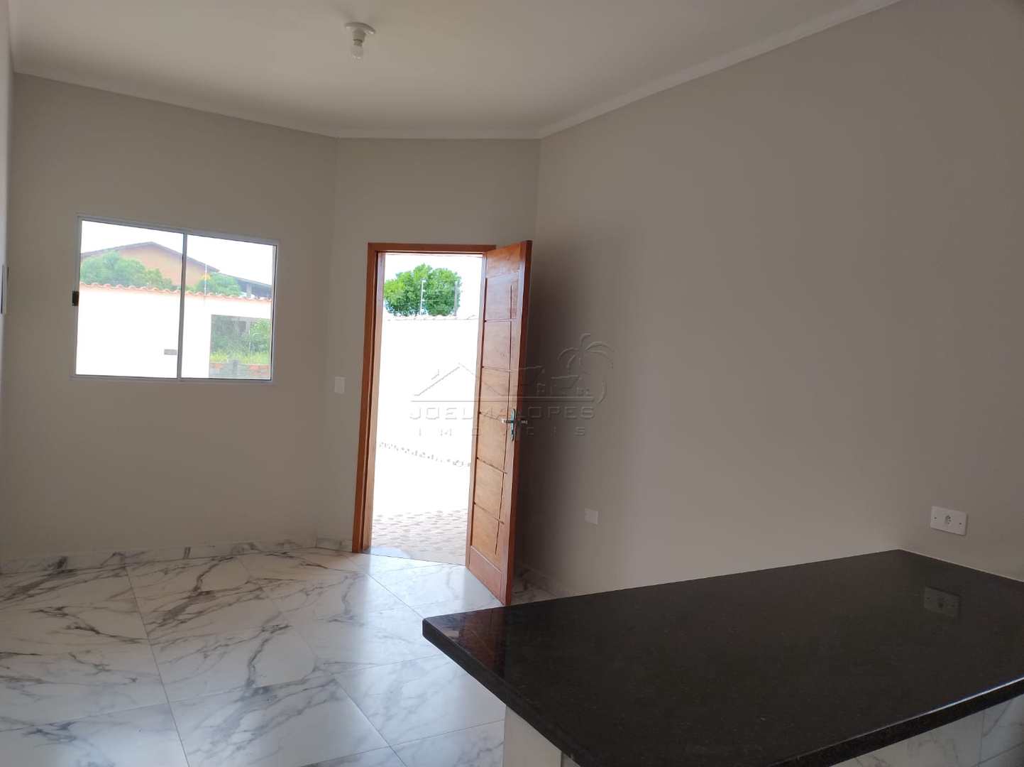 Casa à venda com 2 quartos, 69m² - Foto 1