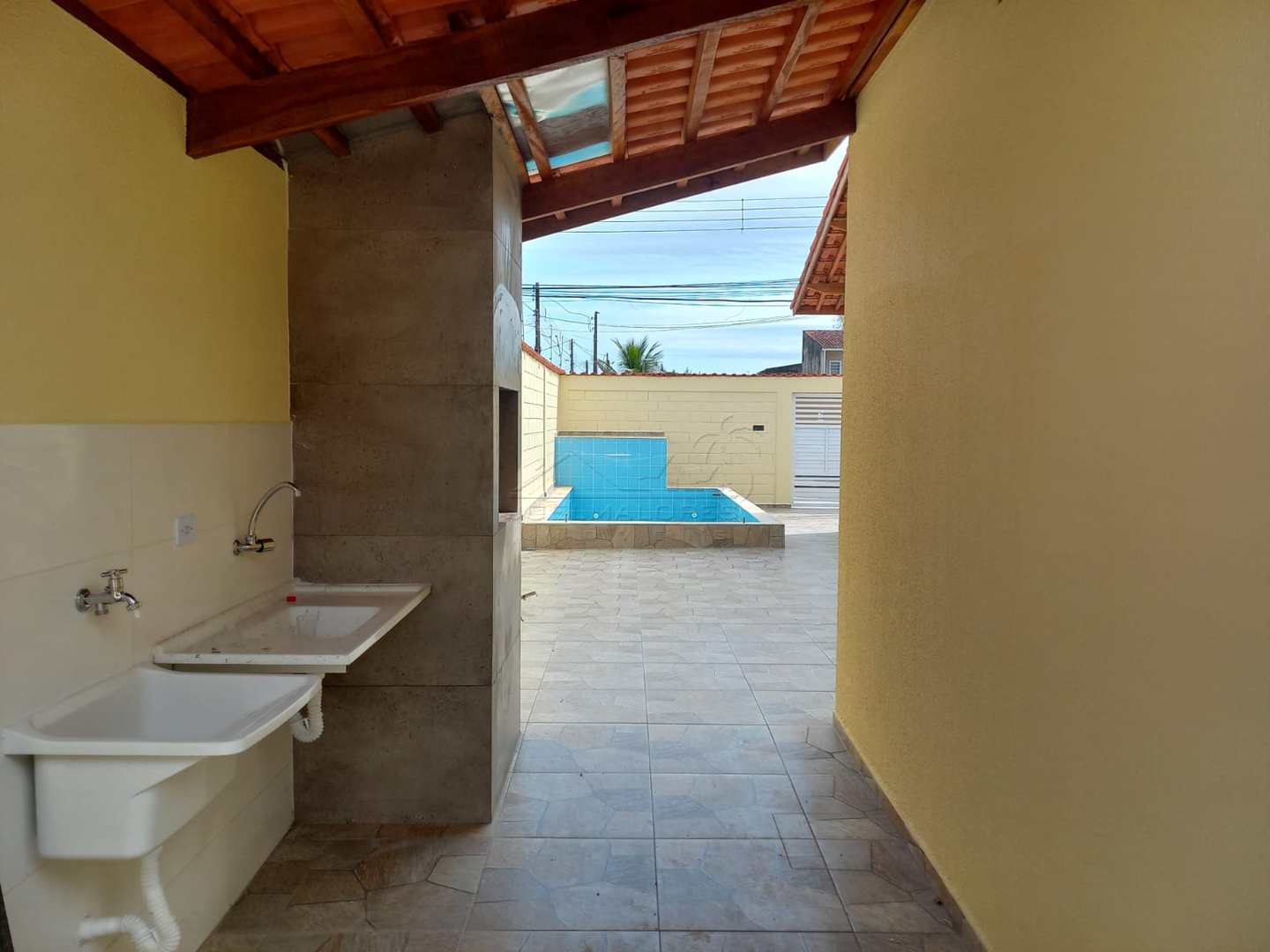 Casa à venda com 2 quartos, 66m² - Foto 2