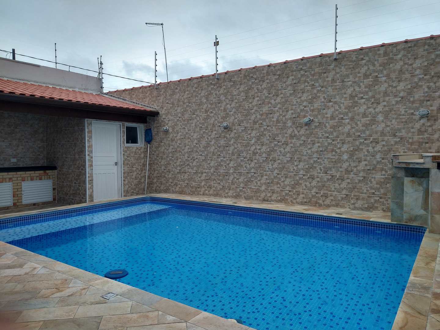 Casa à venda com 3 quartos, 91m² - Foto 1