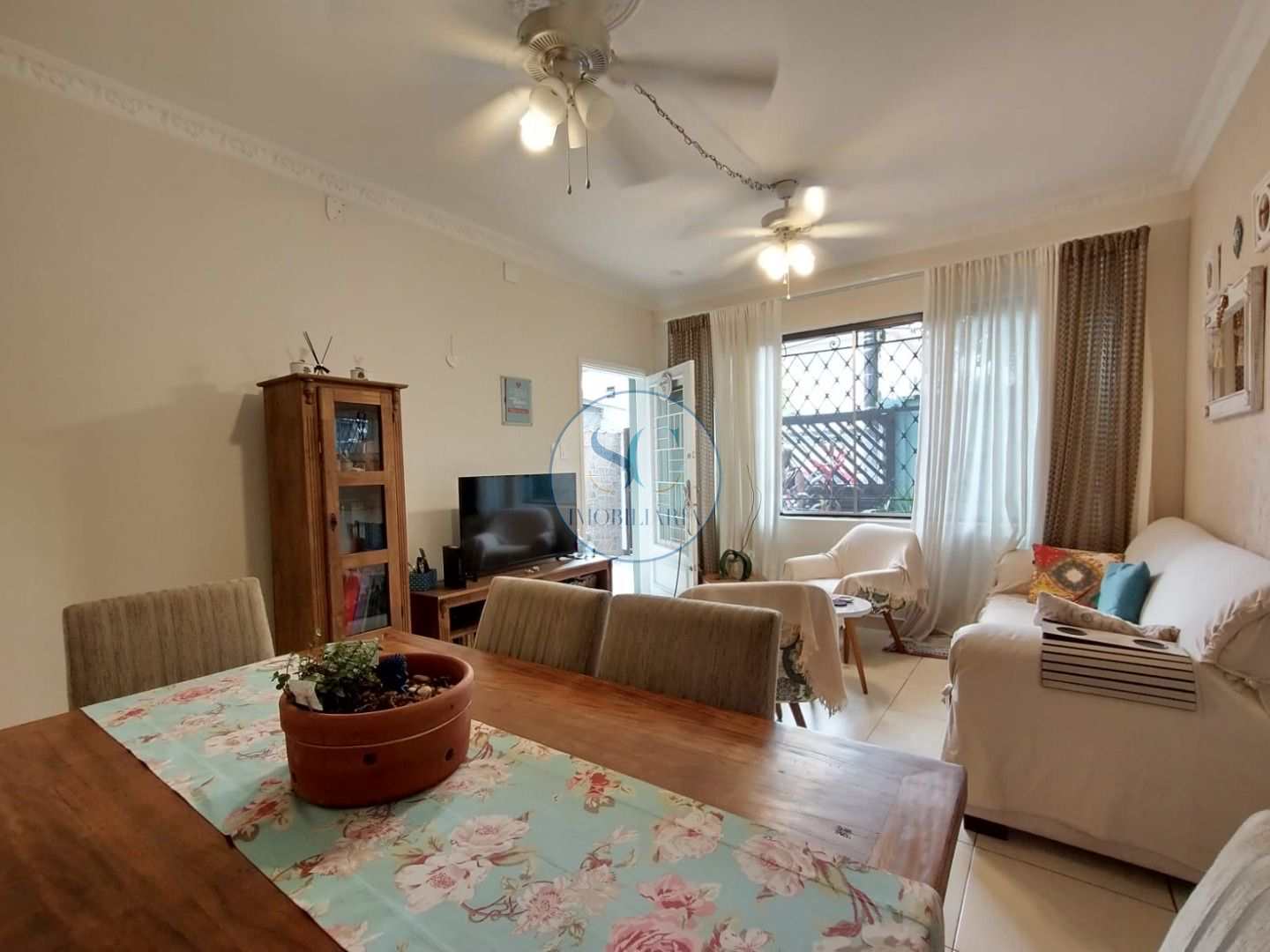 Casa à venda com 2 quartos, 130m² - Foto 1