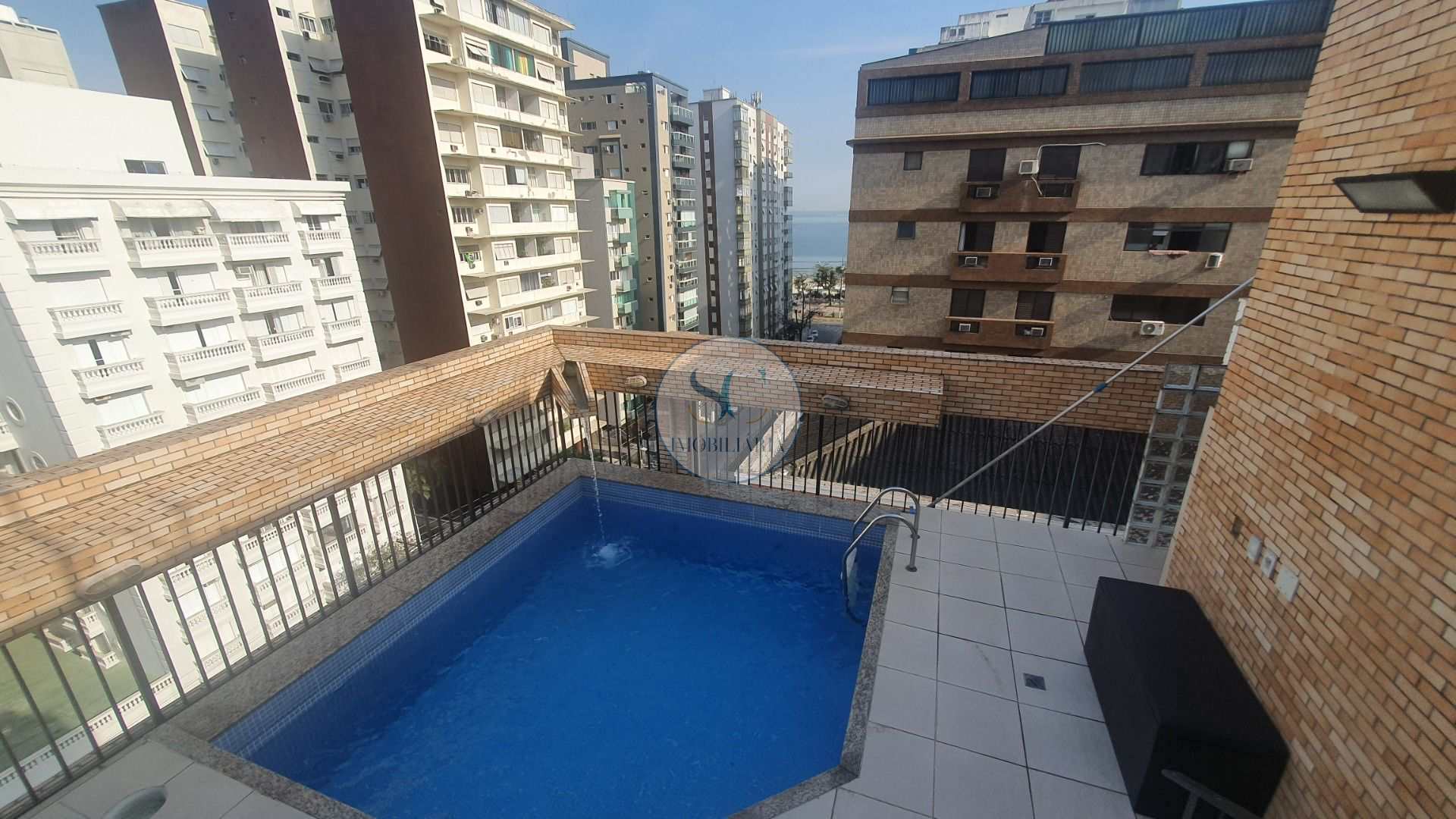 Cobertura à venda com 4 quartos, 270m² - Foto 1