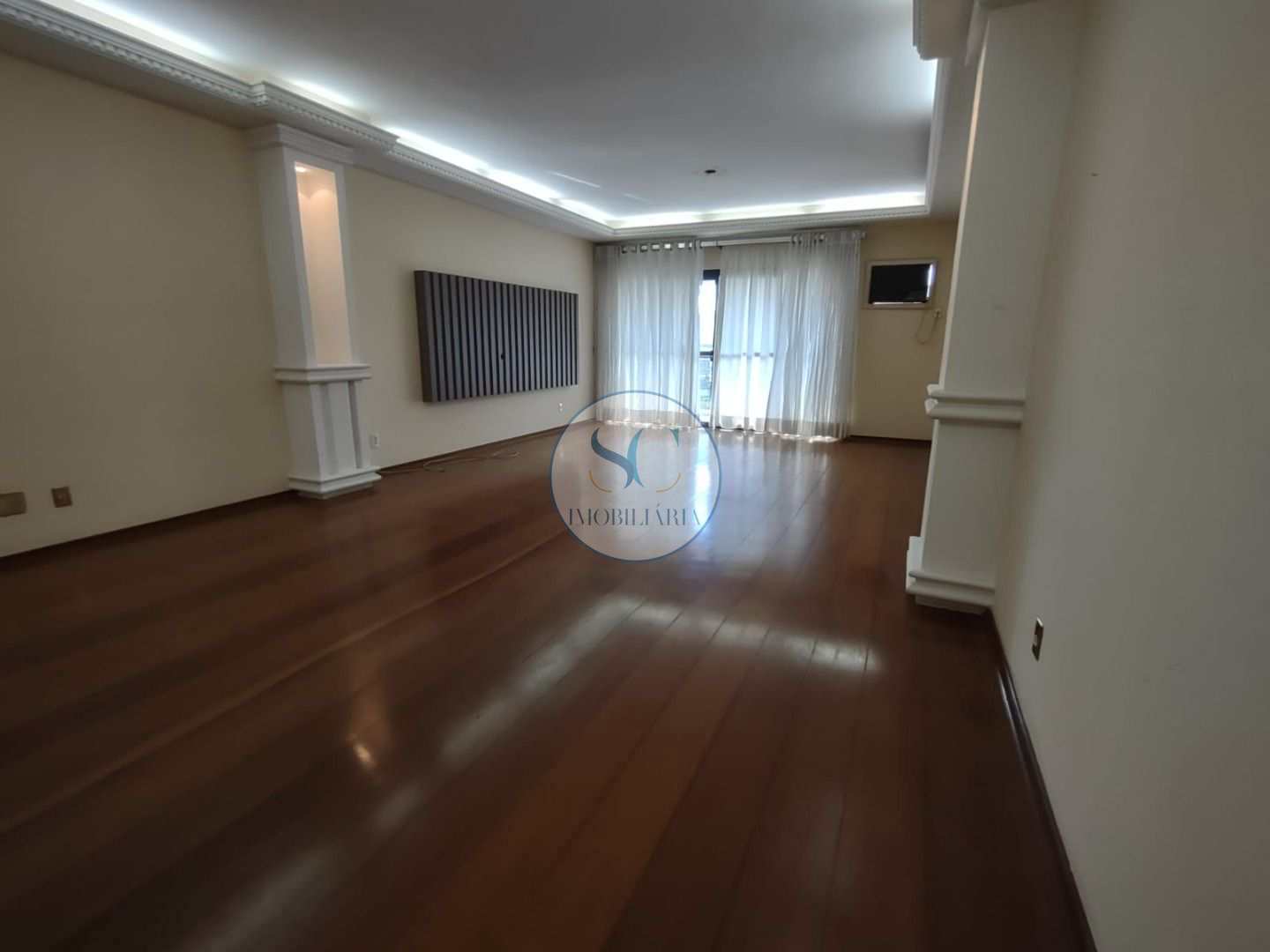 Apartamento à venda com 4 quartos, 202m² - Foto 2