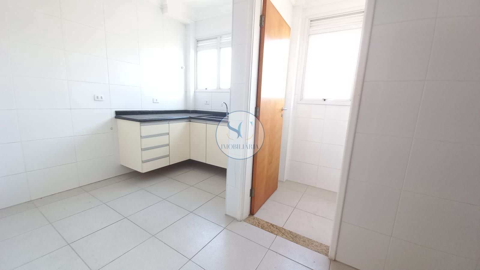 Apartamento à venda com 2 quartos, 67m² - Foto 2