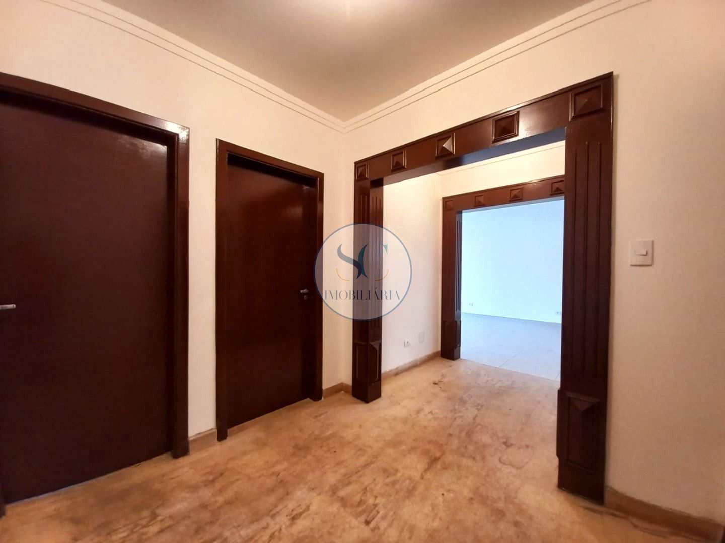 Apartamento à venda com 3 quartos, 180m² - Foto 3