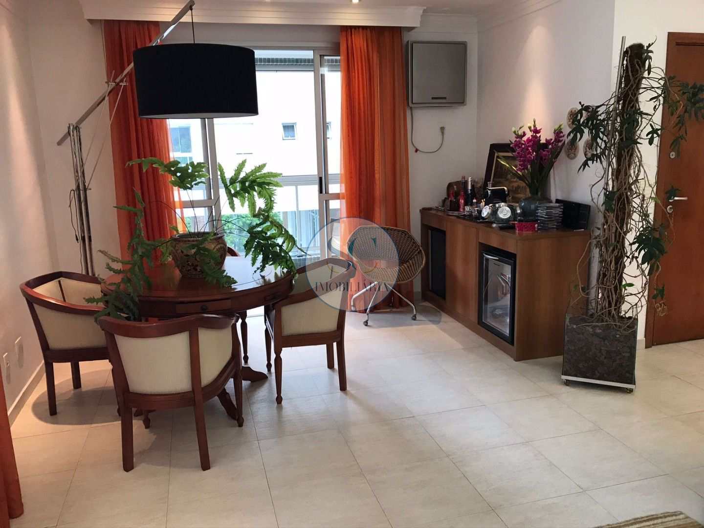 Apartamento à venda com 3 quartos, 209m² - Foto 4