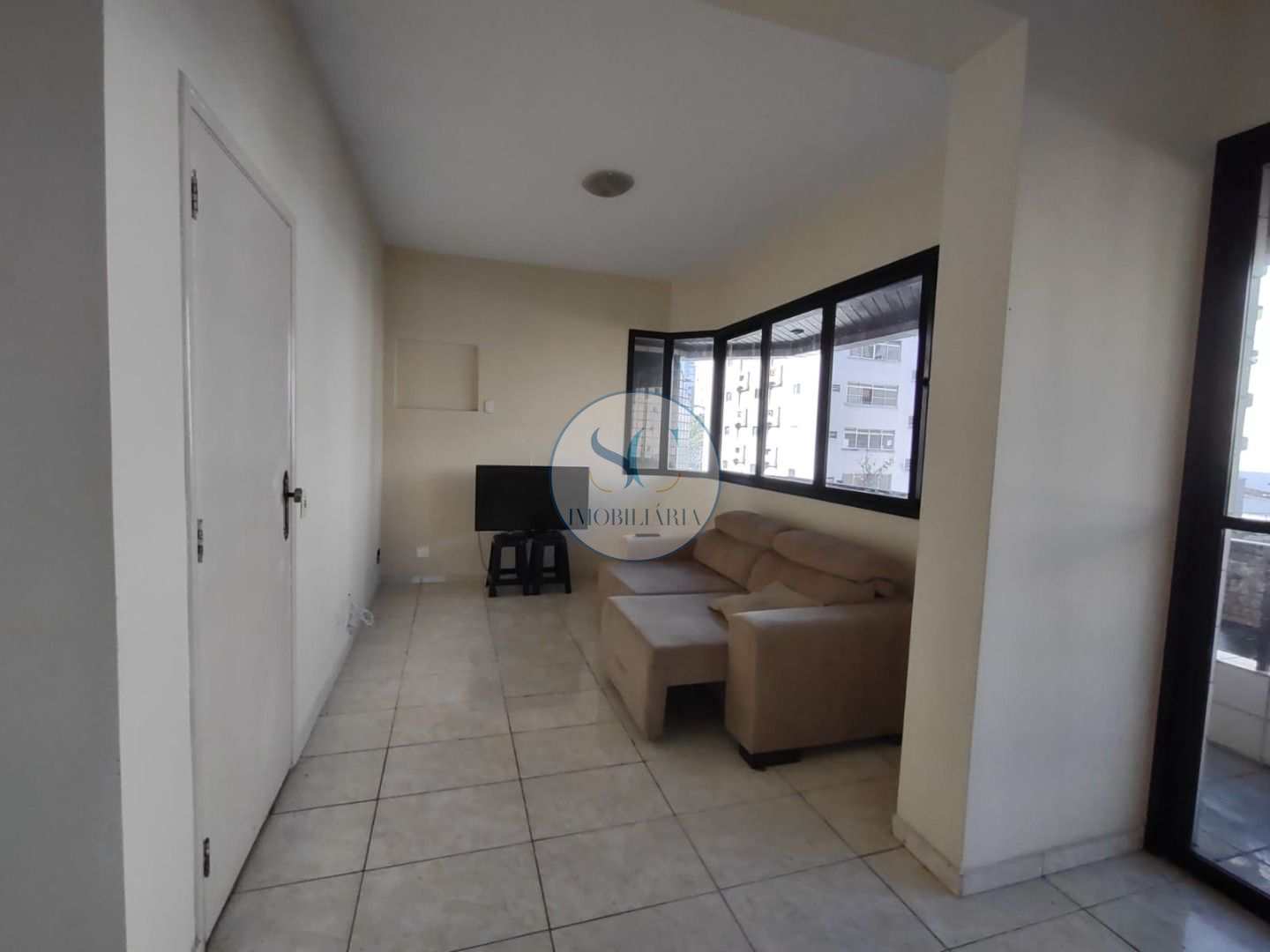 Apartamento à venda com 3 quartos, 189m² - Foto 4