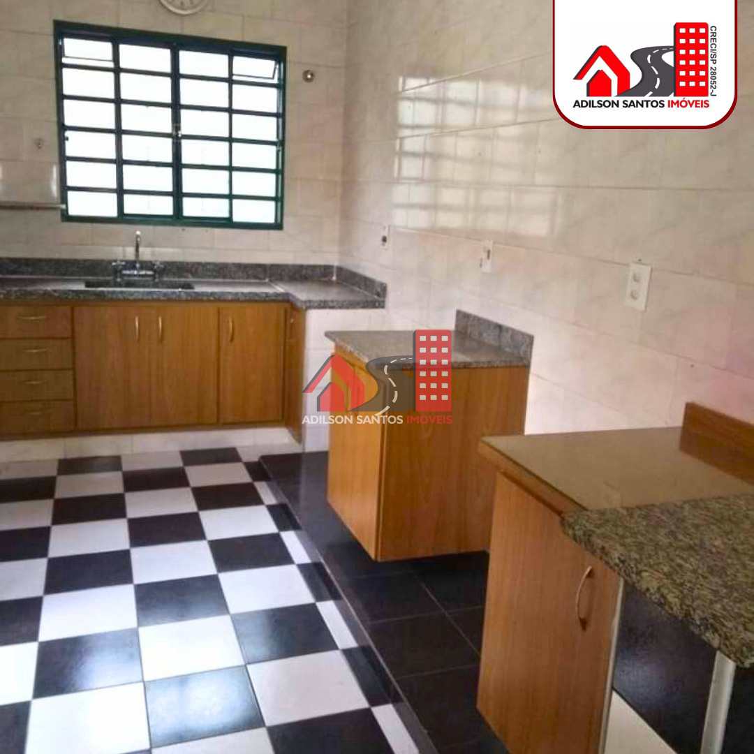 Casa à venda com 3 quartos, 191m² - Foto 1