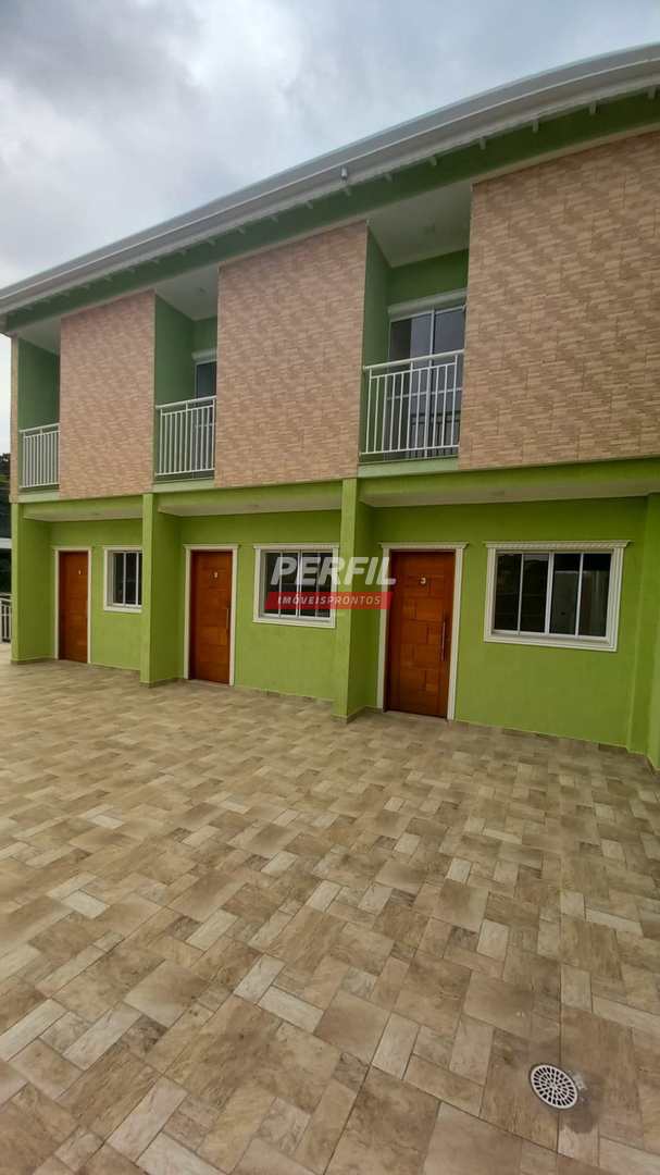Sobrado de Condomínio com 62m², 2 Suítes e 2 Vagas Cobertas.
