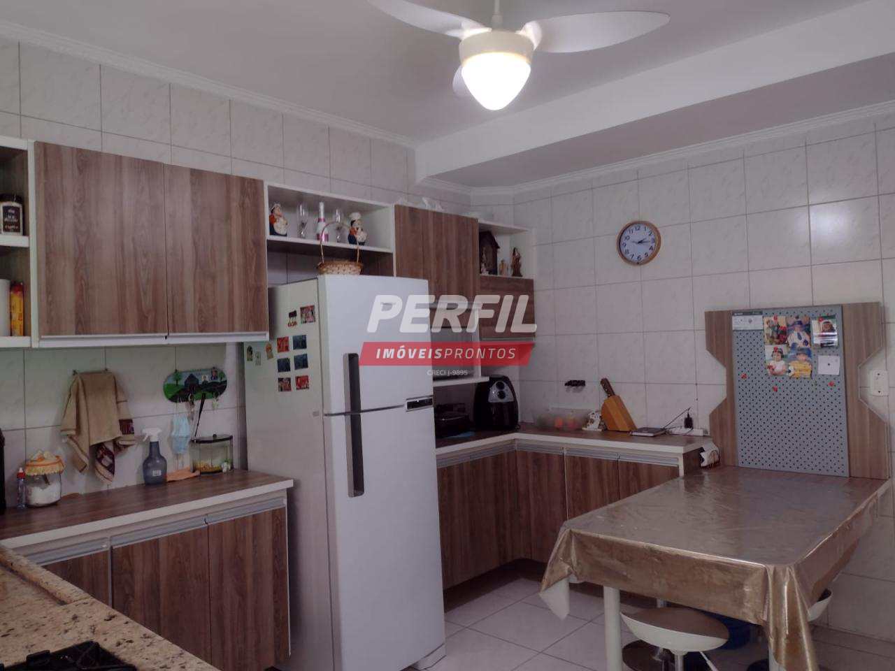 Sobrado em Condomínio, 80m² Mobiliado, 2 Dorms, 2 Vagas Coberta