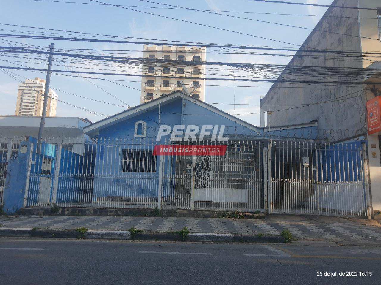 Casa Térrea com 400m² de Terreno, Ótimo ponto Comercial.